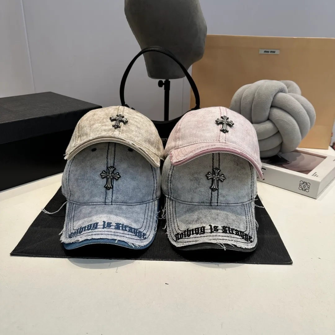 P60 Crow Heart 🆕🆕New baseball cap, stylish and classic cross logo, casual with a cool feeling, unisex style, same style for men and women! Very easy to match! Head circumference: 56-58cm is available